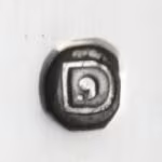 Zilver jaarletter D van 1913 met een komma en een punt