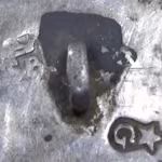S punt B onder kroon is het meesterteken van Servatius Beckers te Maastricht 1752-1775